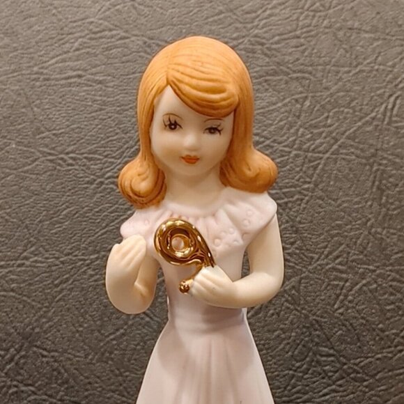 Enesco Growing Up Girls “Brunette Age 9” Porcelain Figurine - Picture 2 of 5